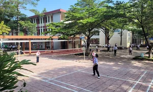 Trường công xin 'tự chủ' vì không đủ tiền trả lương cho giáo viên Trường công xin 'tự chủ' vì không đủ tiền trả lương cho giáo viên