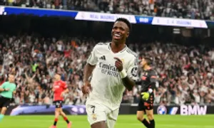 Vinicius lập hat-trick, giúp Real cắt mạch thua