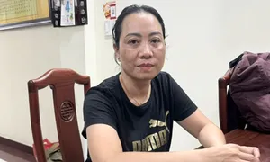 Hai phụ nữ bị bắt vì 'chạy án' vụ buôn lậu hơn 700 viên kim cương Hai phụ nữ bị bắt vì 'chạy án' vụ buôn lậu hơn 700 viên kim cương