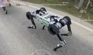 Robot đầu tiên chuyên chạy marathon