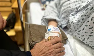 Chăm người già ốm - nghề lương cao, khó nhằn Chăm người già ốm - nghề lương cao, khó nhằn