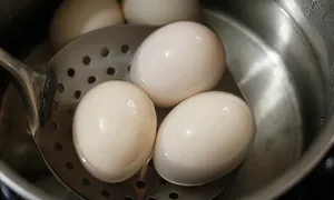 Ba mẹo chọn trứng gà tốt cho sức khỏe Ba mẹo chọn trứng gà tốt cho sức khỏe
