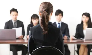 Nhà tuyển dụng 'bật chế độ' nghi ngờ khi bạn tôi nhảy việc lương thấp hơn Nhà tuyển dụng 'bật chế độ' nghi ngờ khi bạn tôi nhảy việc lương thấp hơn