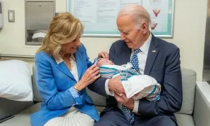 Ông Biden lên chức cụ Ông Biden lên chức cụ
