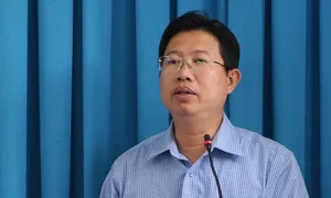 Phó chủ tịch tỉnh Đồng Tháp Huỳnh Minh Tuấn bị khiển trách Phó chủ tịch tỉnh Đồng Tháp Huỳnh Minh Tuấn bị khiển trách
