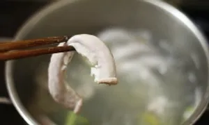 Người bán lòng lợn nhiễm khuẩn liên cầu