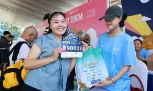 Sức nóng ngày phát bib VnExpress Marathon Đà Nẵng 2025