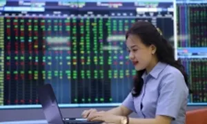 Chứng khoán tiến gần đỉnh lịch sử