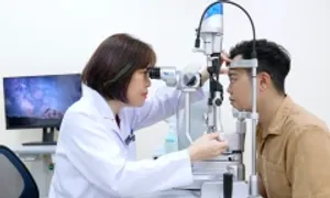Viêm kết mạc khác viêm giác mạc thế nào